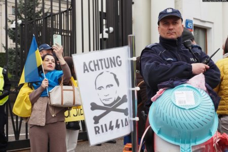 Митинг в Варшаве против войны в Украине