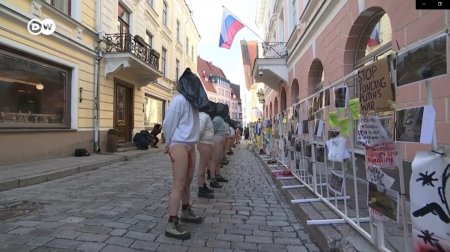 Таллин. Акция против изнасилований российскими солдатами