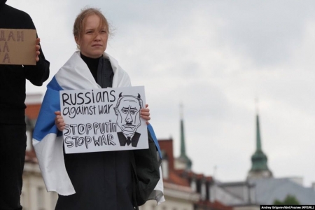 Акция протеста россиян в Польше "Они не хотели войны"