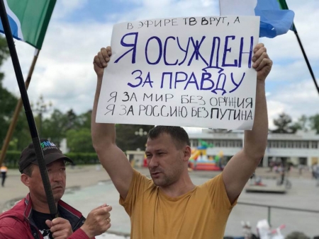 Алексей Ивентьев на пикете 29 мая 2022