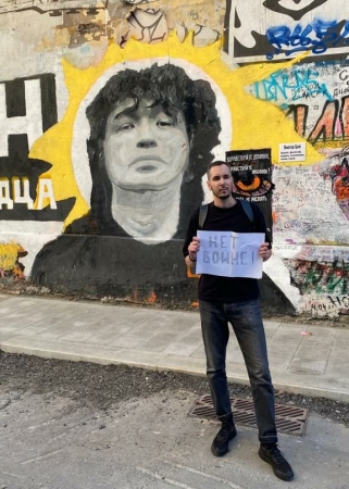 Иван Рябинченко на одиночном пикете в "стены Цоя"