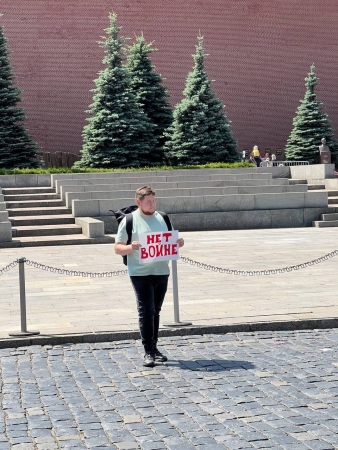 Роман Солдатов провел пикет на Красной площади