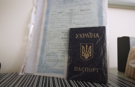 Россия забирает паспорта у украинских граждан