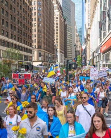 Шествие в Нью-Йорке против войны в Украине