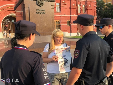 Маргарита Васева провела пикет в поддержку Дмитрия Иванова