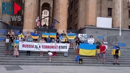 Антивоенный митинг у здания парламента Грузии