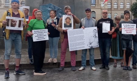 Акция в поддержку Ивана Сафронова в Праге