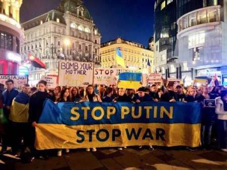 Европа вышла на акции против войны в Украине