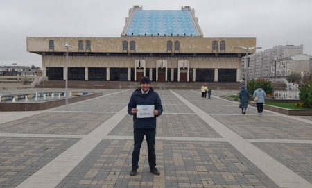 Ленар Хафизов провел пикет против войны в Украине