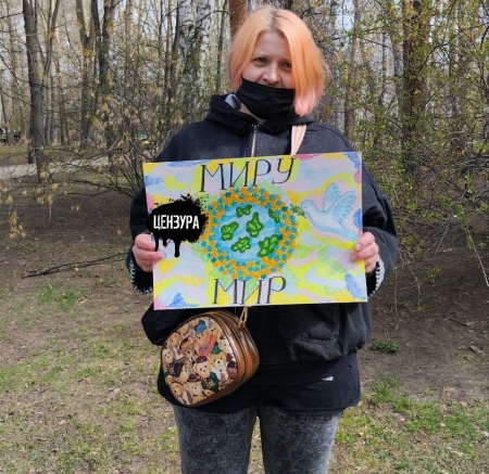 Сестры Сайфутдиновы провели акцию протеста в Екатеринбурге