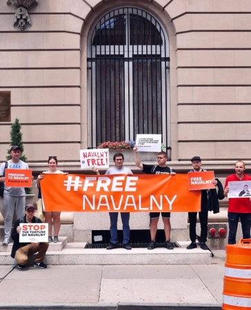 Акция в поддержку Алексея Навального в Нью-Йорке