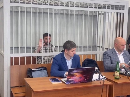 Политзаключенный Андрей Бояршинов в "суде"