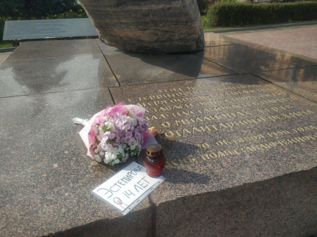 В Москве возложили цветы в память об убитой Эстемировой