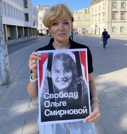 Анастасия Шевченко провела пикет в поддержку Ольги Смирновой