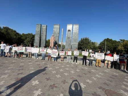 Акция в поддержку социолога Бориса Кагарлицкого